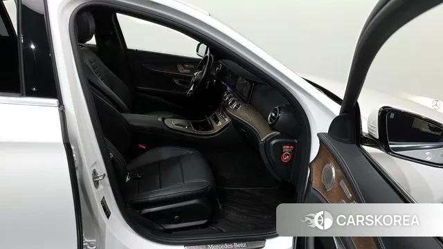 Mercedes-Benz E-Class W213 2021 Белый из Кореи, фото 2