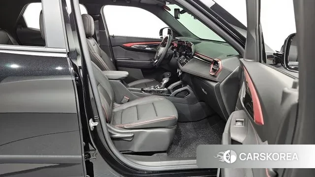 Chevrolet (GM Daewoo) The New Trail Blazer 2024 Черный из Кореи, фото 2