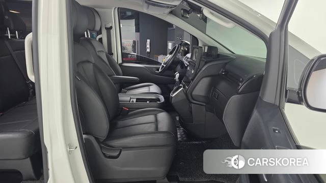 Hyundai Staria 2023 Белый из Кореи, фото 2