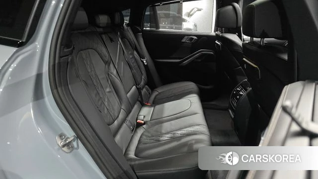 BMW X6 (G06) 2025 Серебристо-серый из Кореи, фото 2