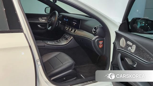Mercedes-Benz E-Class W213 2022 Белый из Кореи, фото 2