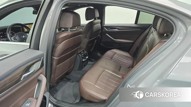 BMW 5 Series (G30) 2020 Серебристо-серый из Кореи, фото 2