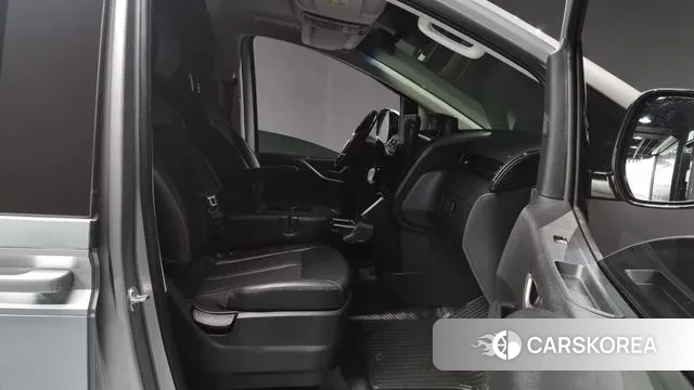 Hyundai Staria 2021 Серебряный из Кореи, фото 2