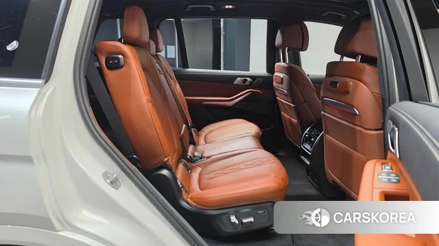 BMW X7 (G07) 2025 Белый из Кореи, фото 2