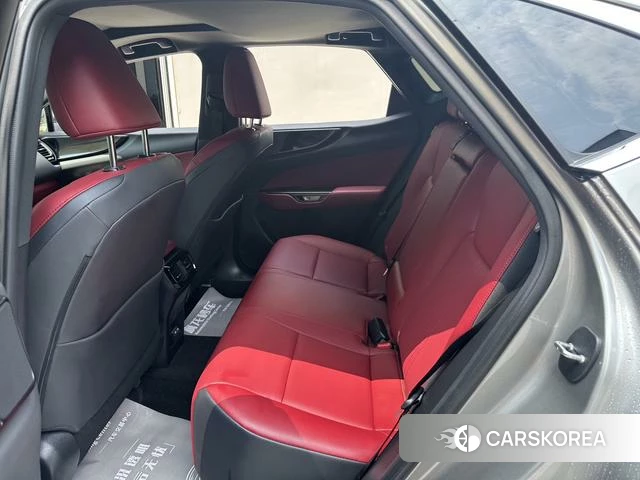 Lexus NX 2026 Серебристо-серый из Китая, фото 2