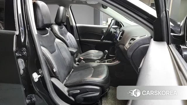 Jeep Compass 2nd Generation 2018 Черный из Кореи, фото 2