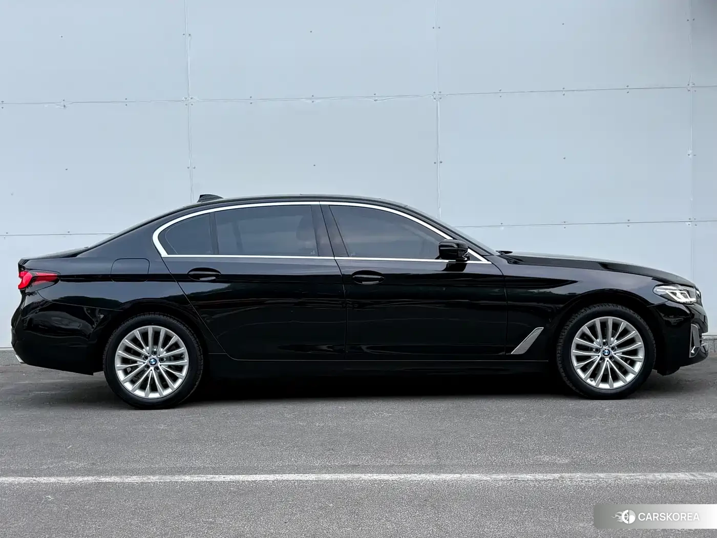 BMW 5 series 2022 Черный из Китая, фото 2