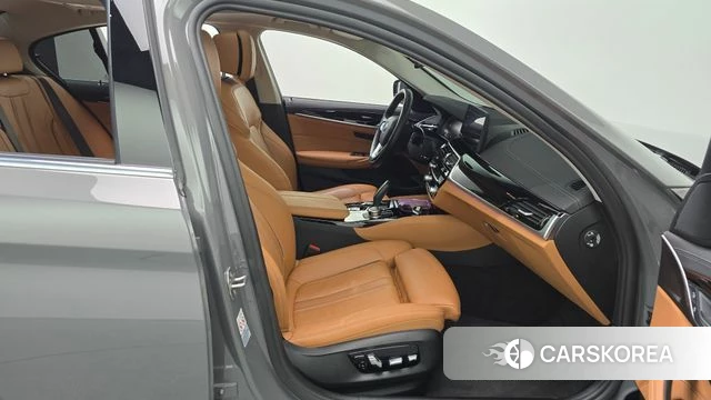 BMW 5 Series (G30) 2022 Серебристо-серый из Кореи, фото 2