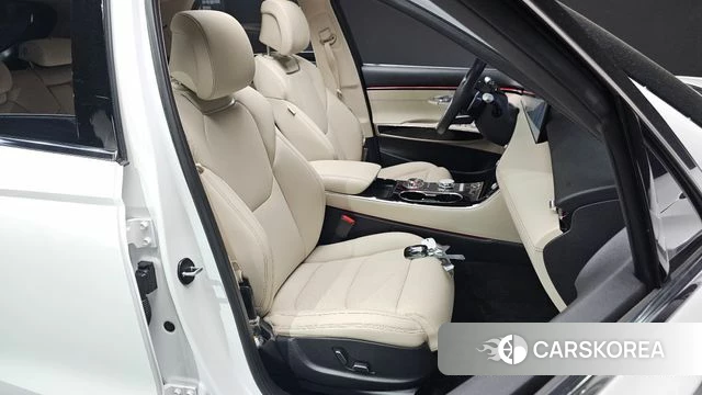 Genesis GV70 2024 Белый из Кореи, фото 2