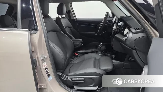 Mini Cooper 2023 Песочный из Кореи, фото 2