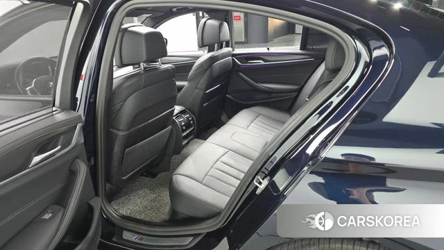 BMW 5 Series (G30) 2023 Черный из Кореи, фото 2