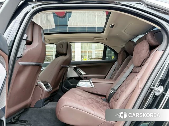 BMW 7 series 2024 Черный из Китая, фото 2