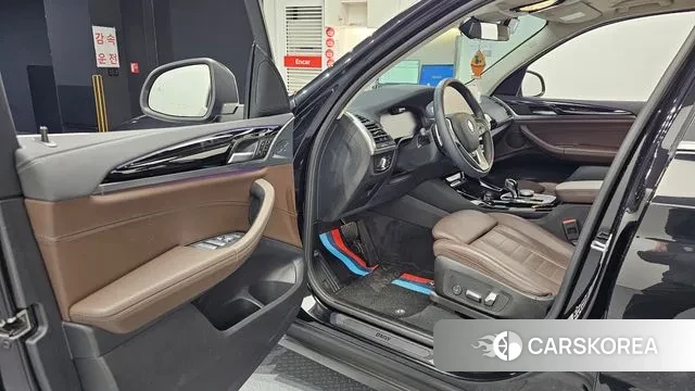 BMW X3 (G01) 2023 Черный из Кореи, фото 2