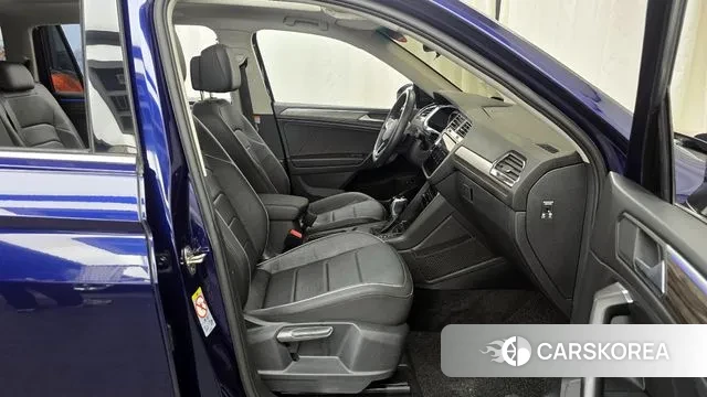 Volkswagen Tiguan Allspace 2023 Синий из Кореи, фото 2