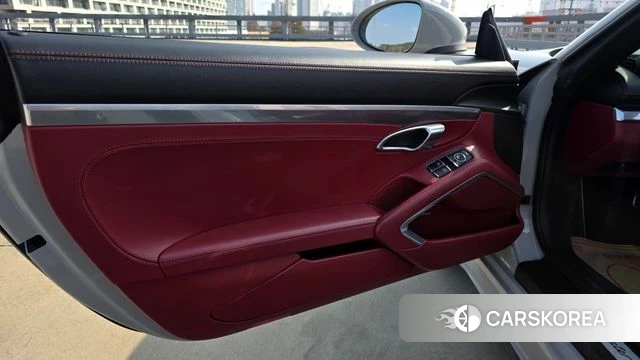 Porsche 718 Boxster 2022 Серебристо-серый из Кореи, фото 2