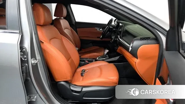 Kia The New K3 2nd generation 2022 Серый из Кореи, фото 2