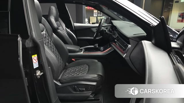 Audi Q8 (4M) 2022 Черный из Кореи, фото 2