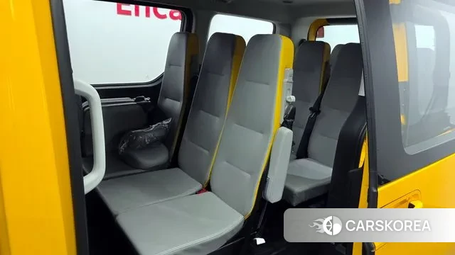 Hyundai Staria 2023 Желтый из Кореи, фото 2