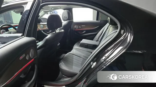 Mercedes-Benz E-Class W213 2018 Черный из Кореи, фото 2