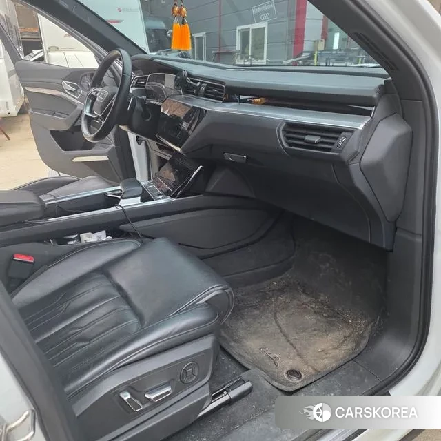 Audi e-Tron 2020 Белый из Кореи, фото 2