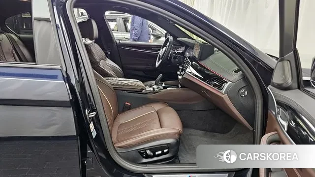 BMW 5 Series (G30) 2023 Черный из Кореи, фото 2