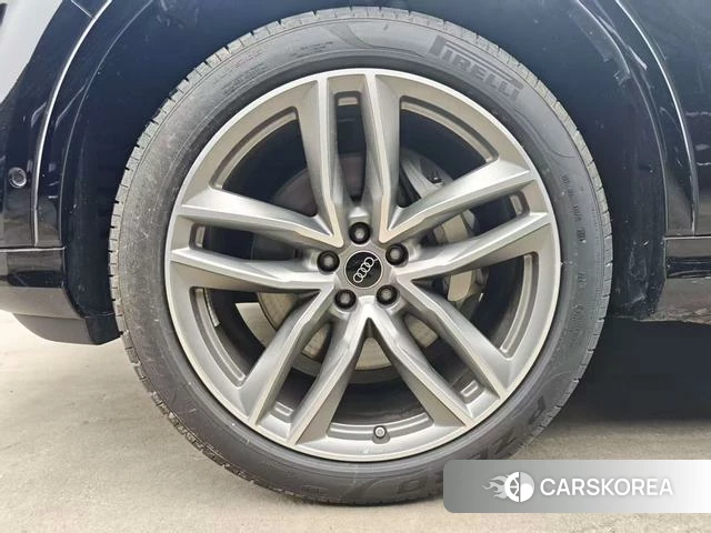Audi Q7 2026 Черный из Китая, фото 2