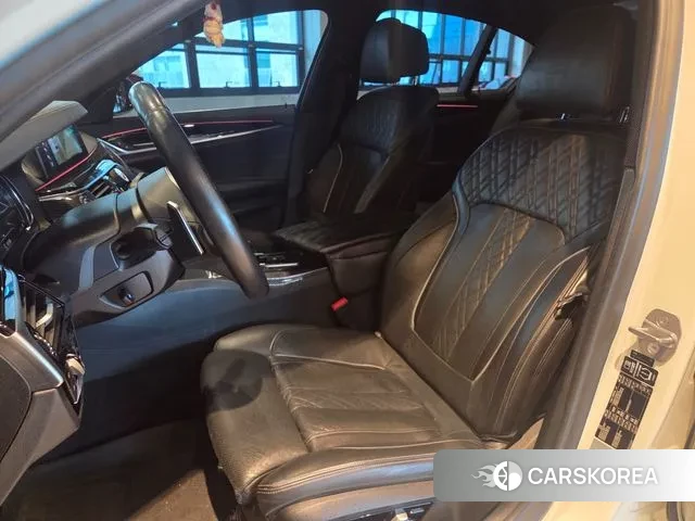 BMW 5 Series (G30) 2018 Белый из Кореи, фото 2