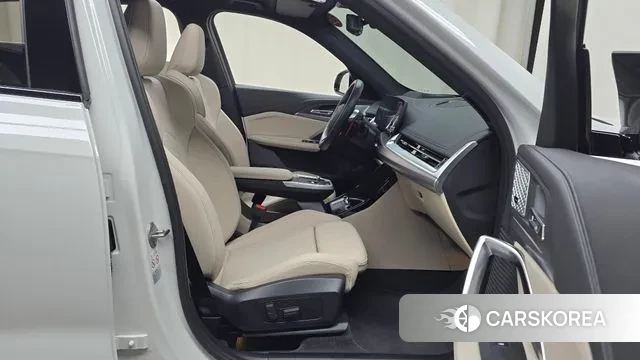 BMW X1 (U11) 2024 Белый из Кореи, фото 2