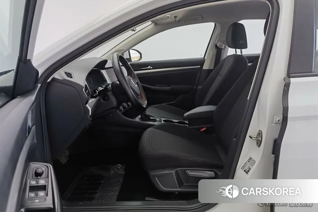 Volkswagen Bora 2022 Белый из Китая, фото 2