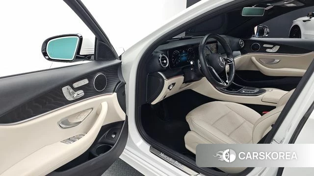 Mercedes-Benz E-Class W213 2023 Белый из Кореи, фото 2