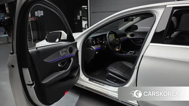 Mercedes-Benz E-Class W213 2018 Белый из Кореи, фото 2