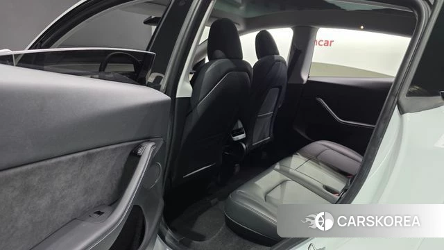 Tesla Model Y 2023 Белый из Кореи, фото 2
