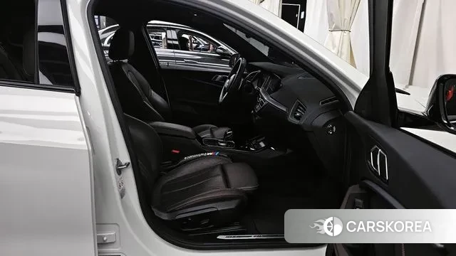 BMW 1 Series (F40) 2021 Белый из Кореи, фото 2