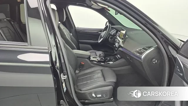 BMW X3 (G01) 2023 Черный из Кореи, фото 2