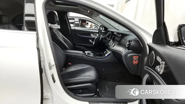 Mercedes-Benz E-Class W213 2018 Белый из Кореи, фото 2