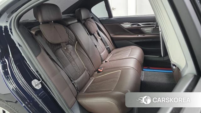 BMW 7 Series (G11) 2018 Черный из Кореи, фото 2