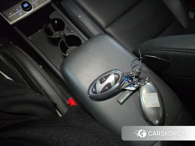 Hyundai Kona Hybrid (SX2) 2023 Белый из Кореи, фото 2