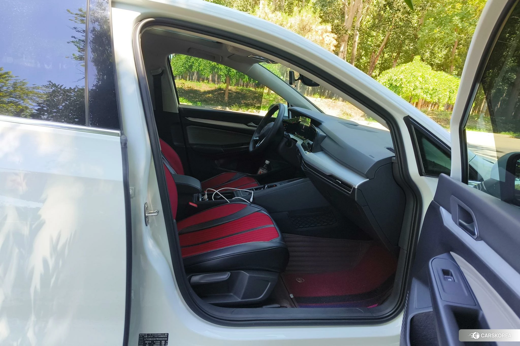 Volkswagen Golf 2023 Белый из Китая, фото 2