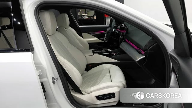 BMW 5 Series (G60) 2025 Белый из Кореи, фото 2