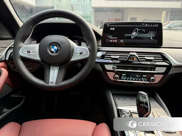 BMW 5 series 2023 Черный из Китая, фото 2