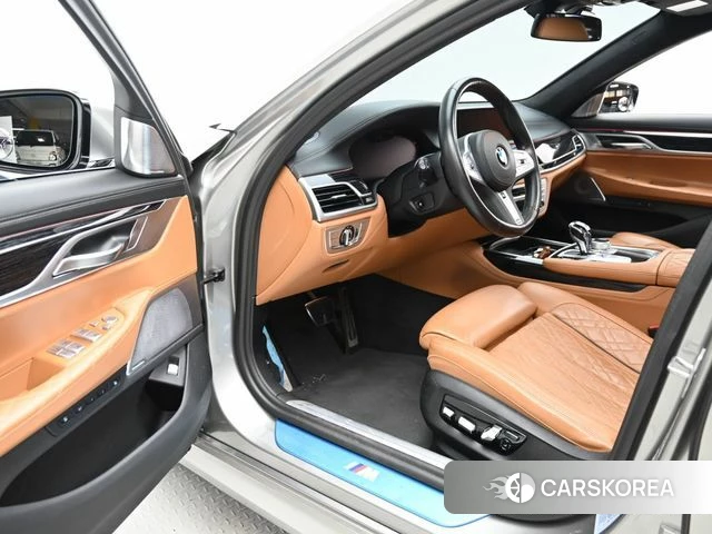 BMW 7 Series (G11) 2022 Серебристо-серый из Кореи, фото 2