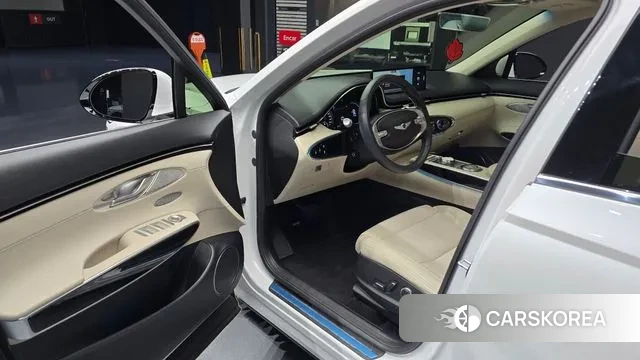 Genesis GV70 2022 Белый из Кореи, фото 2