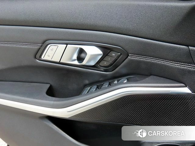 BMW 3 Series (G20) 2022 Черный из Кореи, фото 2