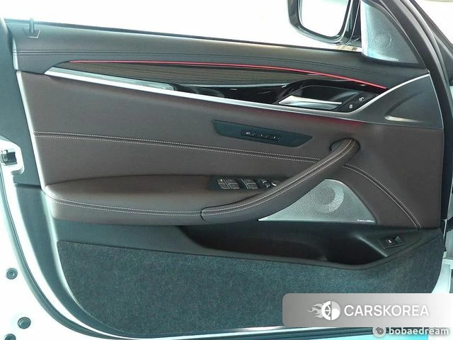 BMW 5 Series (G30) 2023 Белый из Кореи, фото 2