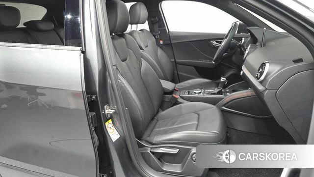 Audi Q2 2023 Серый из Кореи, фото 2