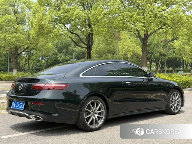 Mercedes-Benz E-class (imported) 2022 Зеленый из Китая, фото 2