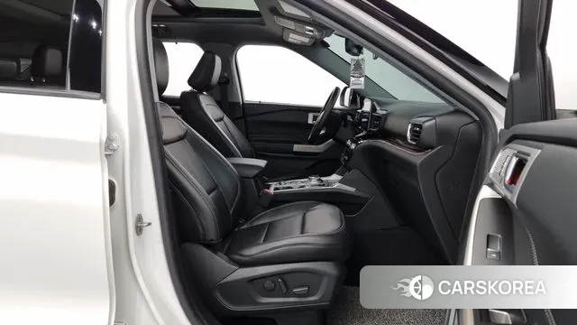 Ford Explorer 6th Generation 2022 Белый из Кореи, фото 2