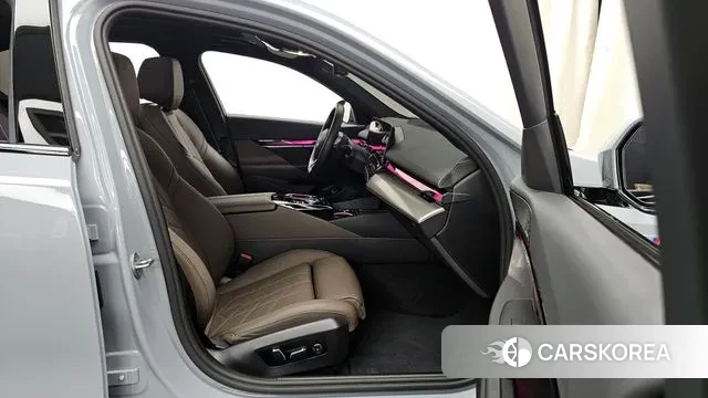 BMW 5 Series (G60) 2024 Серебряный из Кореи, фото 2