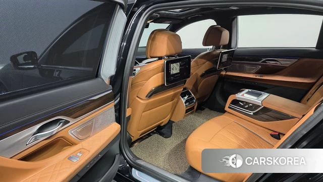 BMW 7 Series (G11) 2022 Черный из Кореи, фото 2