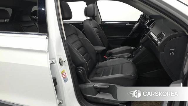 Volkswagen Tiguan Allspace 2020 Черный из Кореи, фото 2